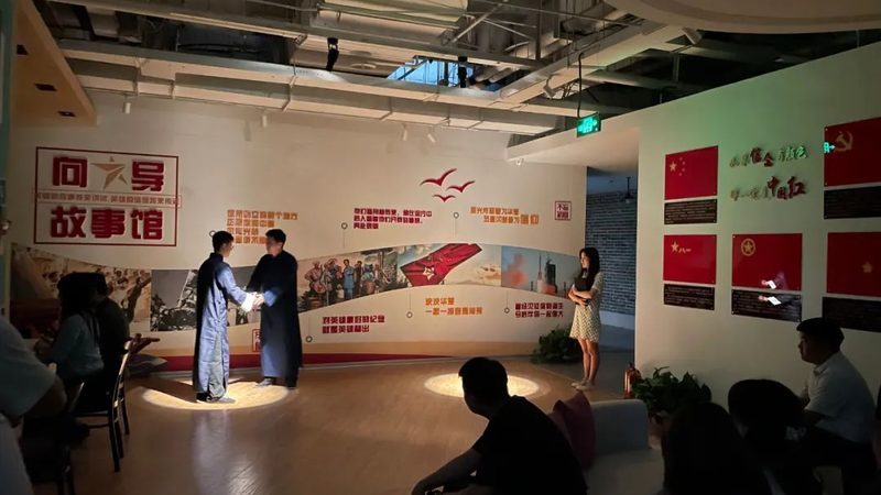 签订合同时，要仔细阅读合同条款，确保自身权益。重点关注以下方面：